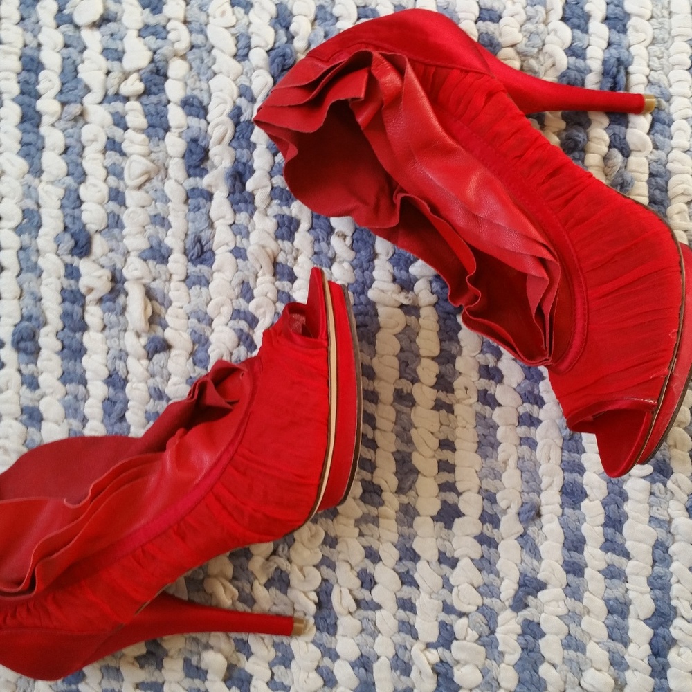 Soft Leather & Satin Shoes NWOT ππ LOOK ππ the color is the perfect Red β€οΈ - Picture 1 of 8